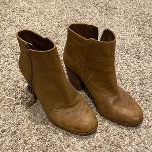 Gianni Bini booties